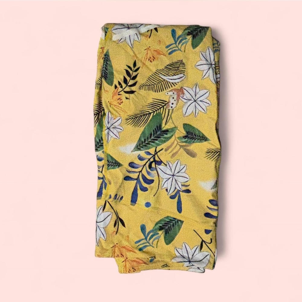 New without tags Yellow Floral Print Leggings